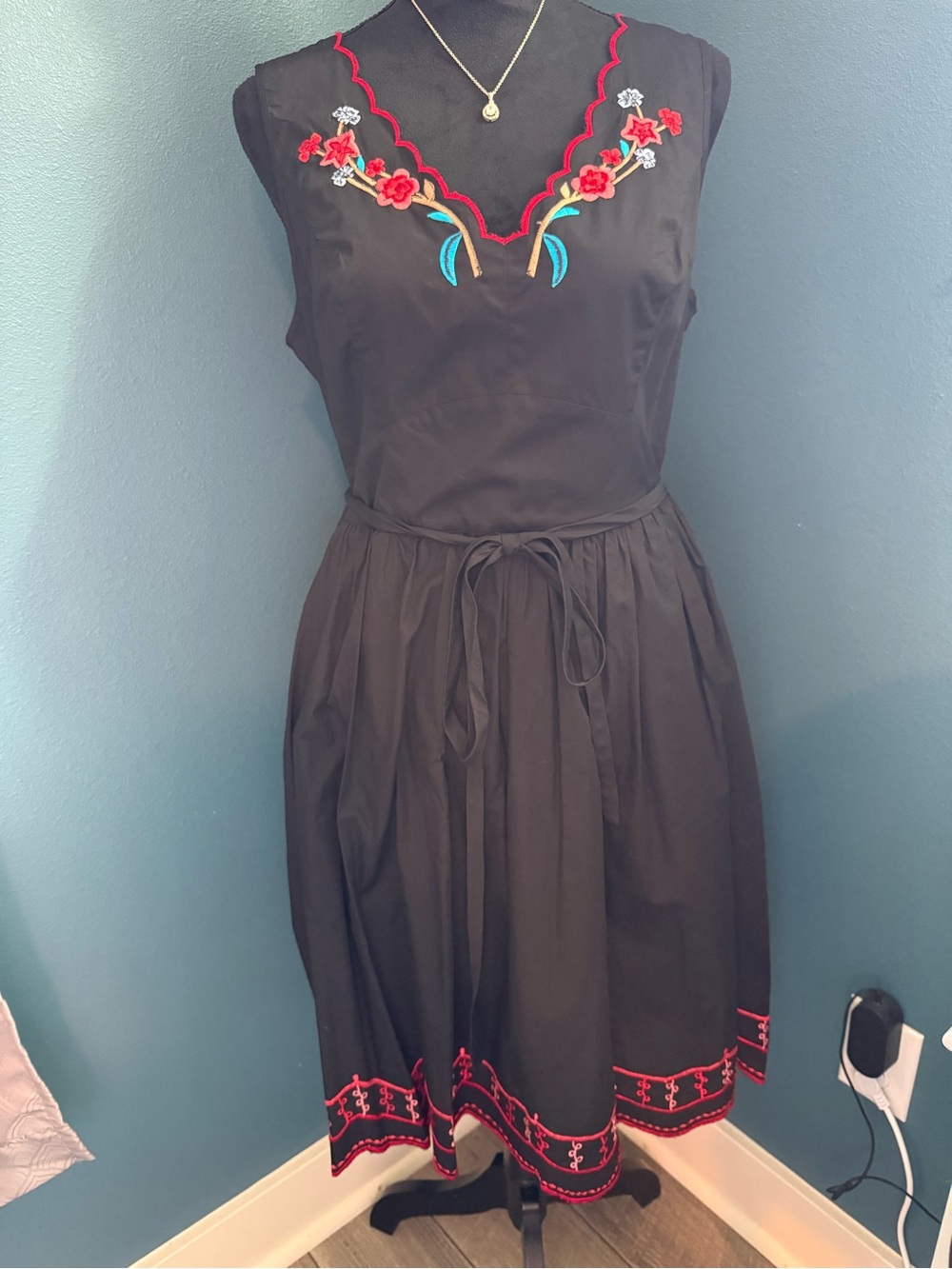 eshakti Black Midi Dress with Red & Turquoise Floral Embroidery Size L14 new